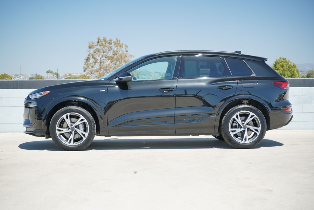 Thumbnail: 2027 Audi Q6 e-tron - 3