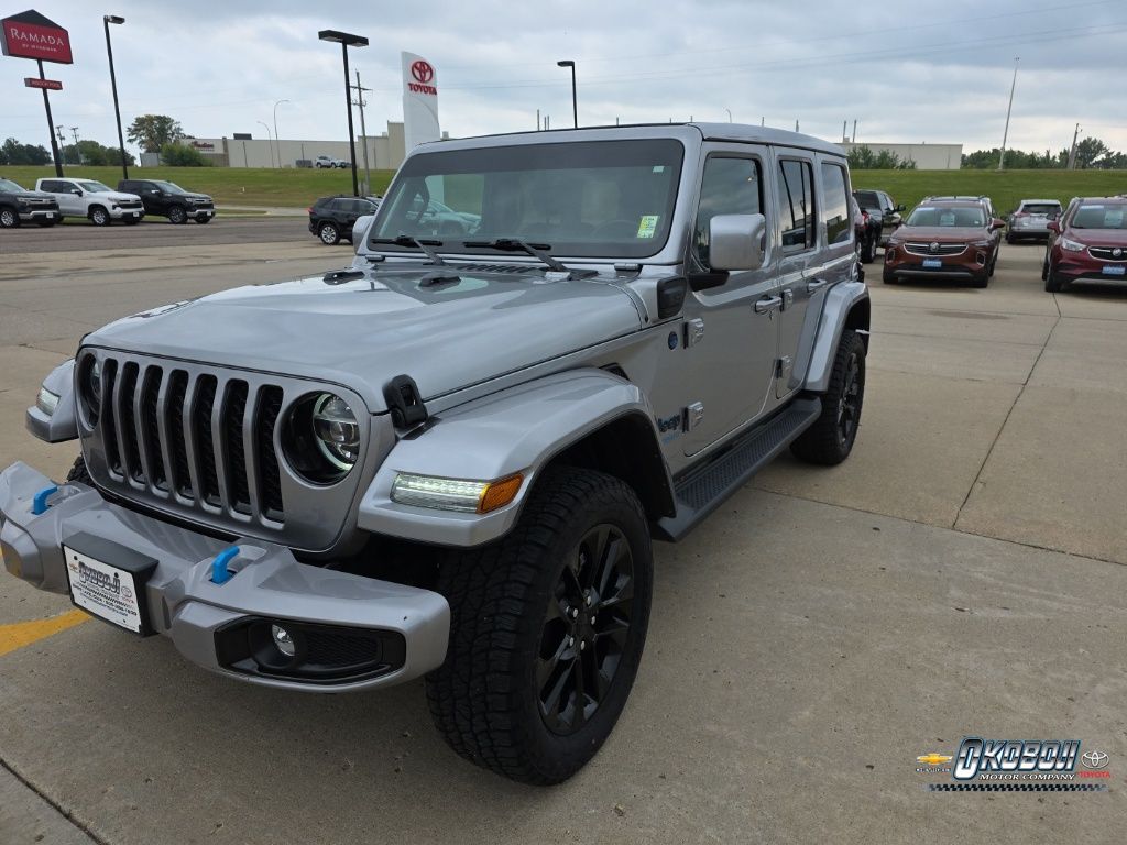 View vehicle photo 2