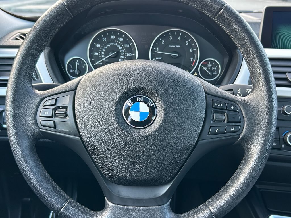 2013 BMW 3 Series 320i 18