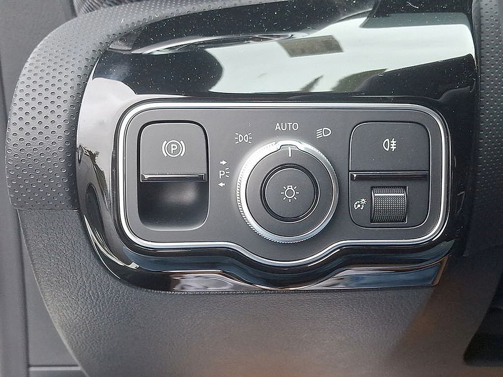 Thumbnail: 2025 Mercedes-Benz CLA - 18