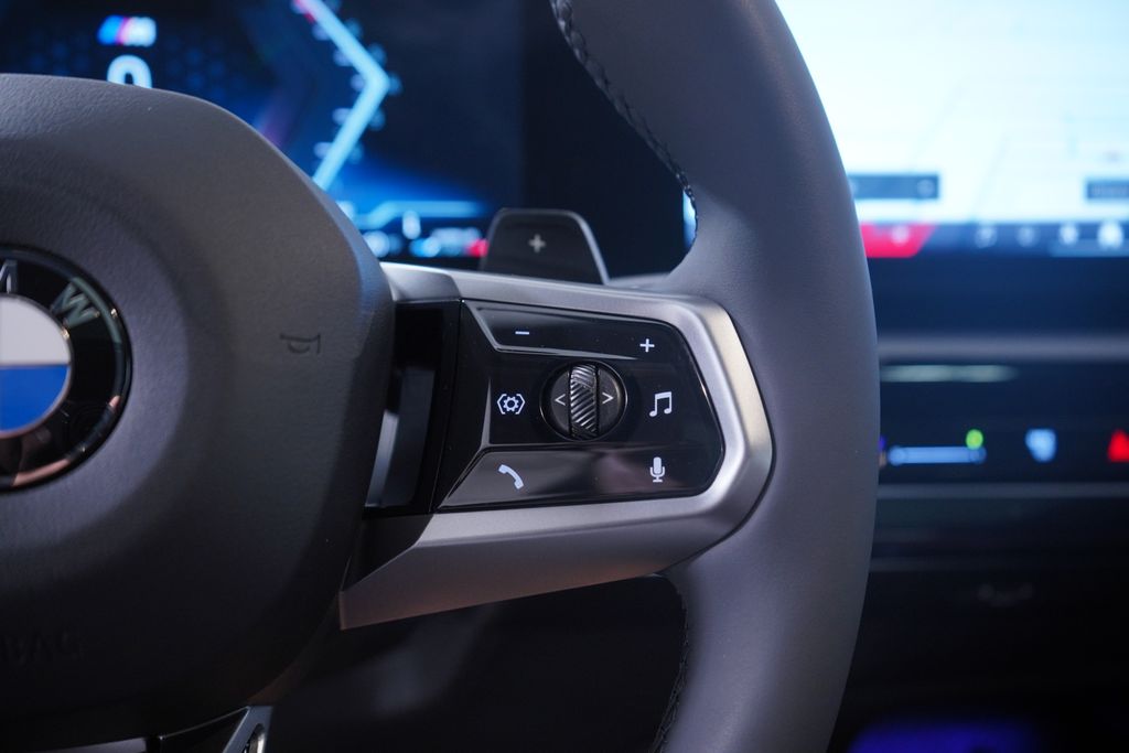 Thumbnail: 2025 BMW 5 Series - 20