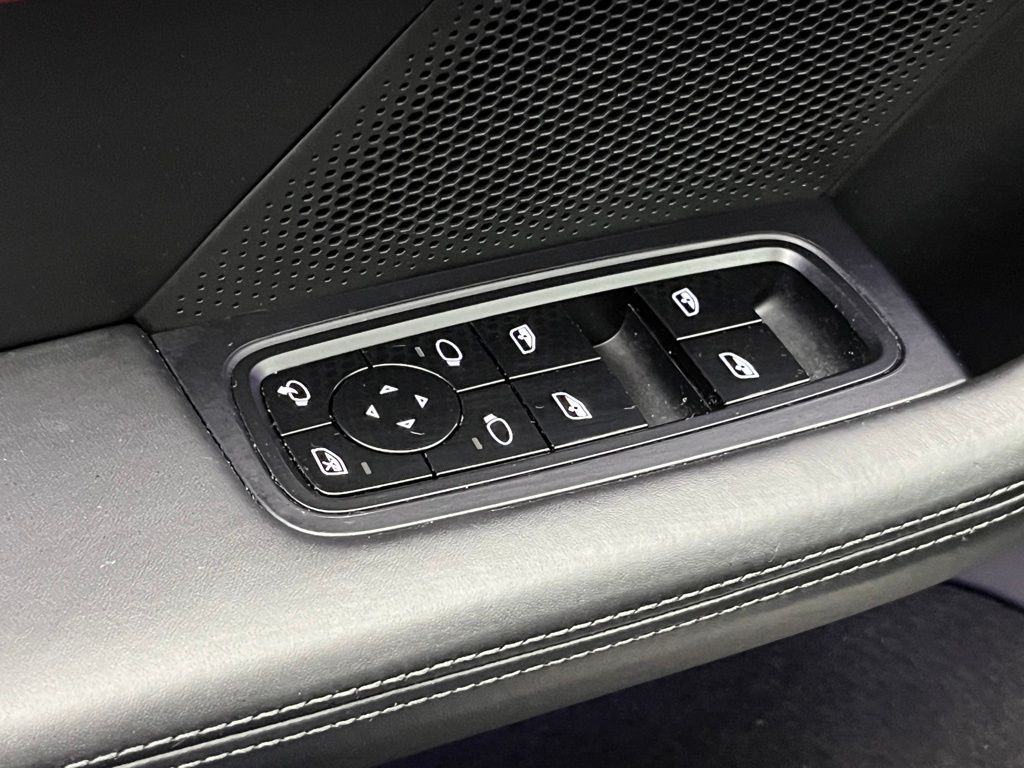 Thumbnail: 2021 Porsche Taycan - 26