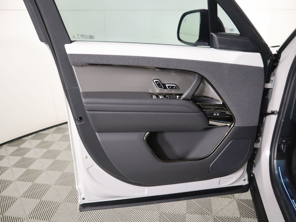 Thumbnail: 2025 Land Rover Range Rover Sport - 25