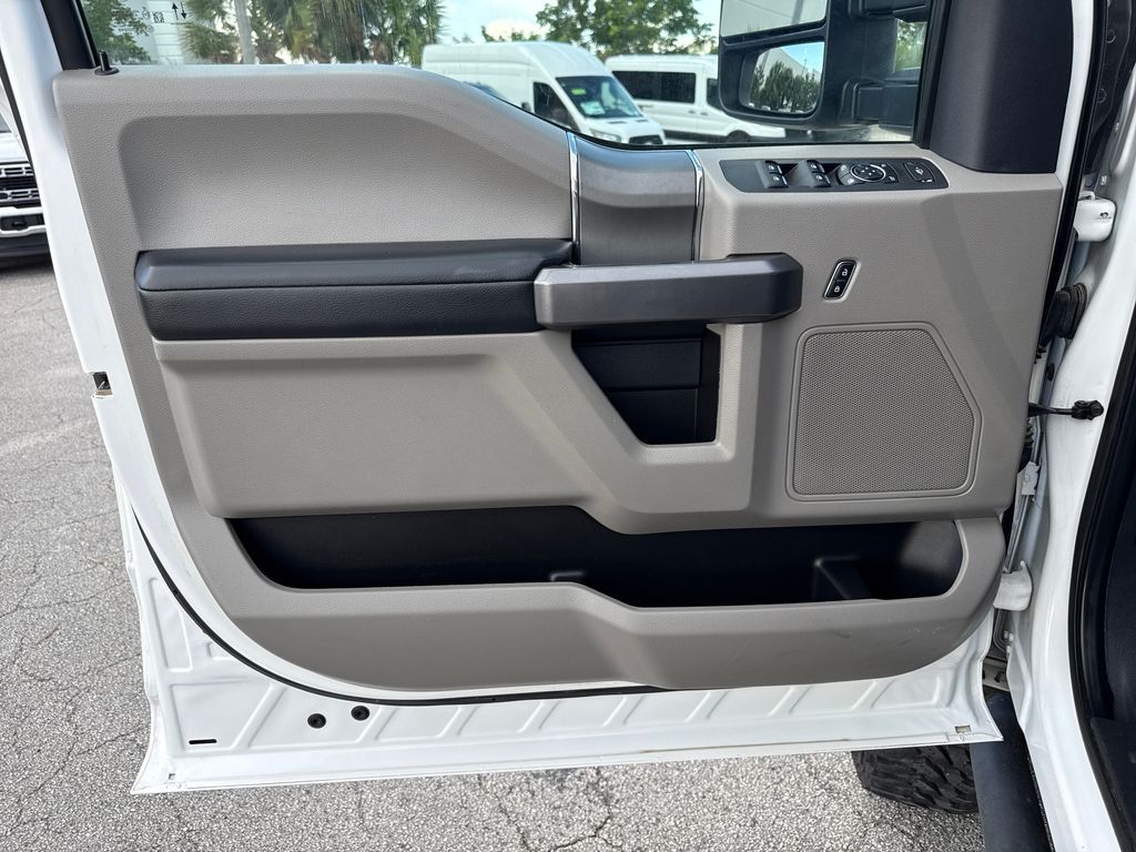 Used 2022 White Ford XLT image 12