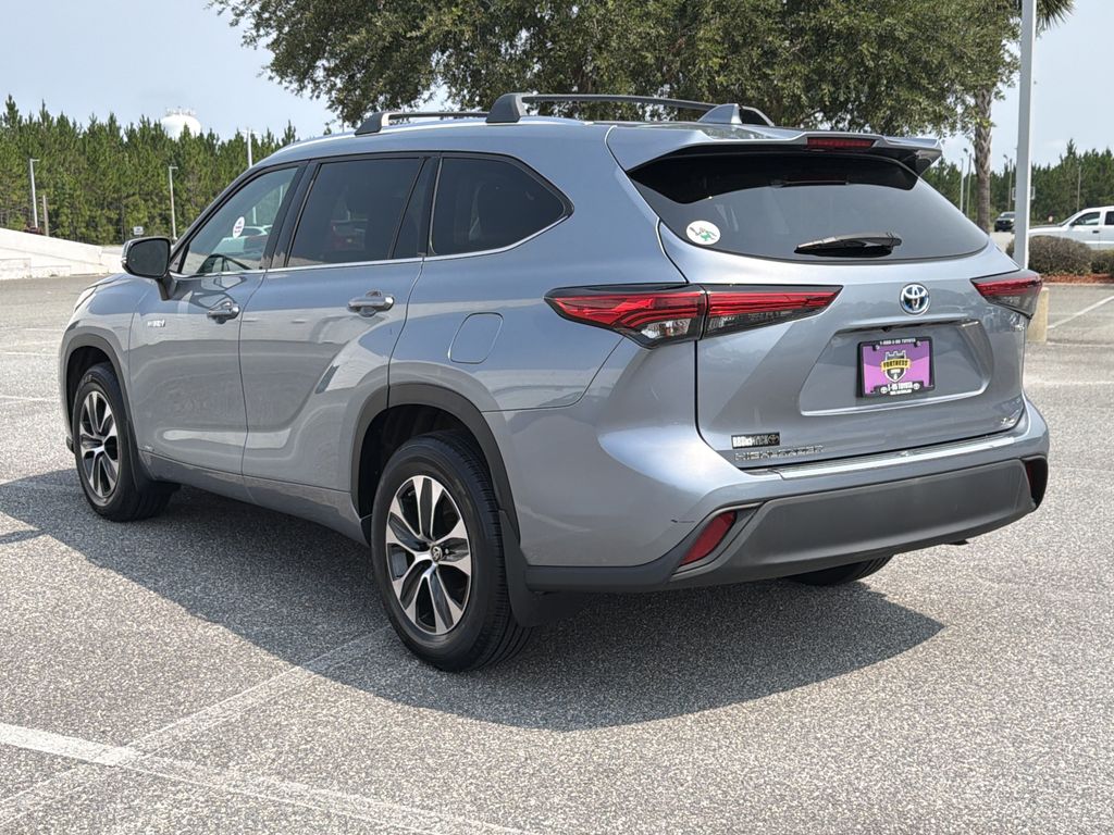 Used 2021 Toyota Highlander Hybrid SUV