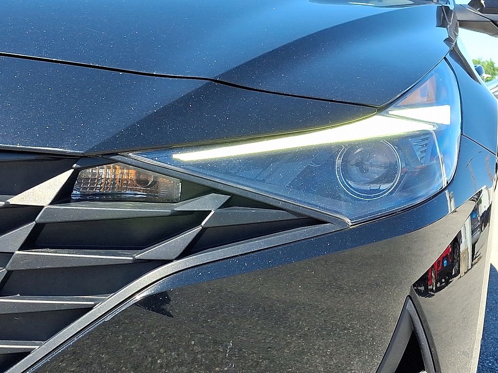 2023 Hyundai Elantra — photo 10