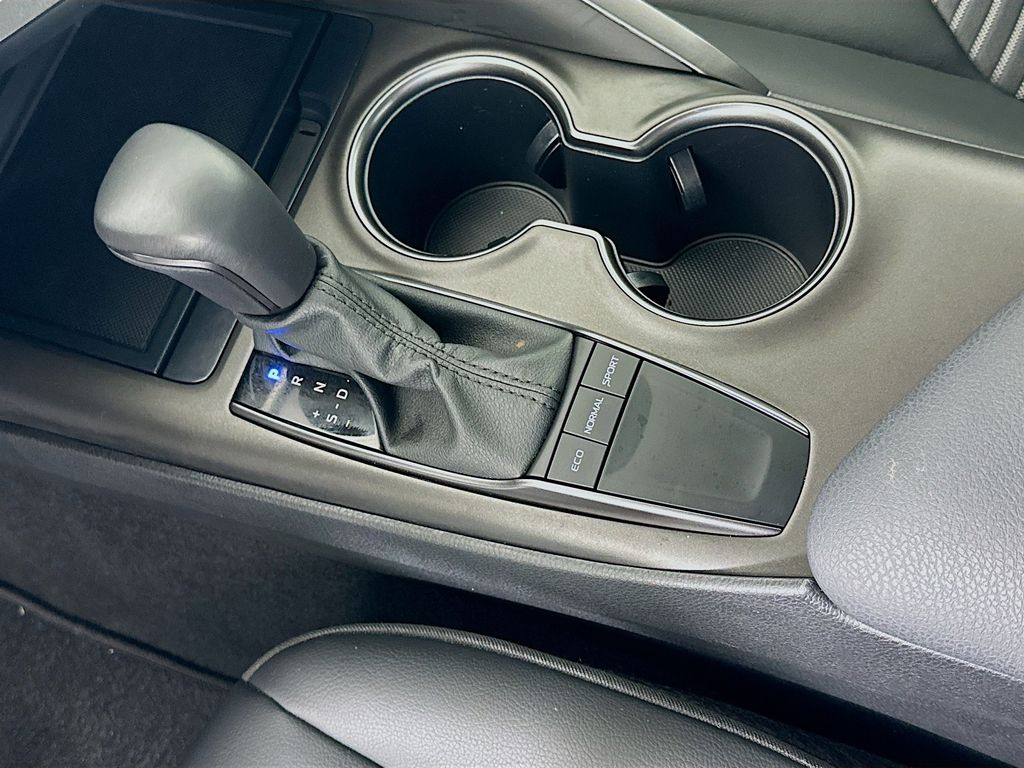 2023 Toyota Camry SE 16