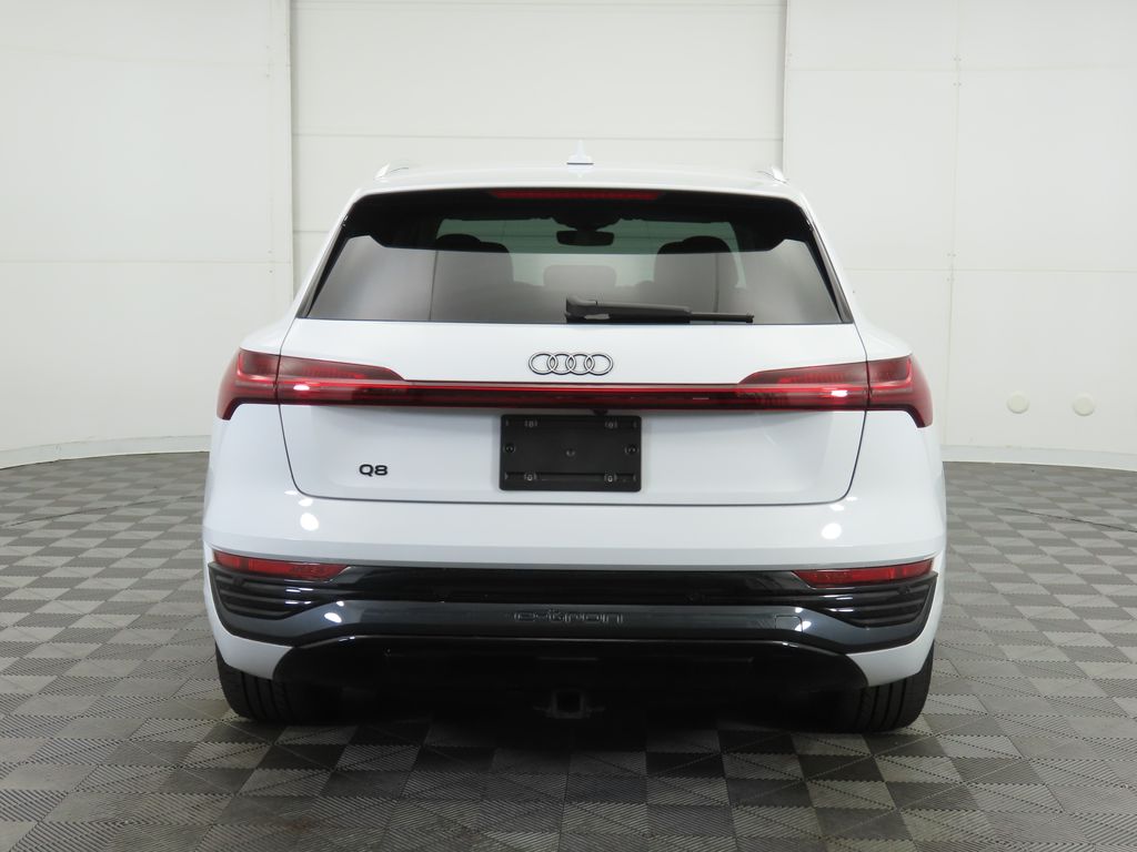 2024 Audi Q8 e-tron  6