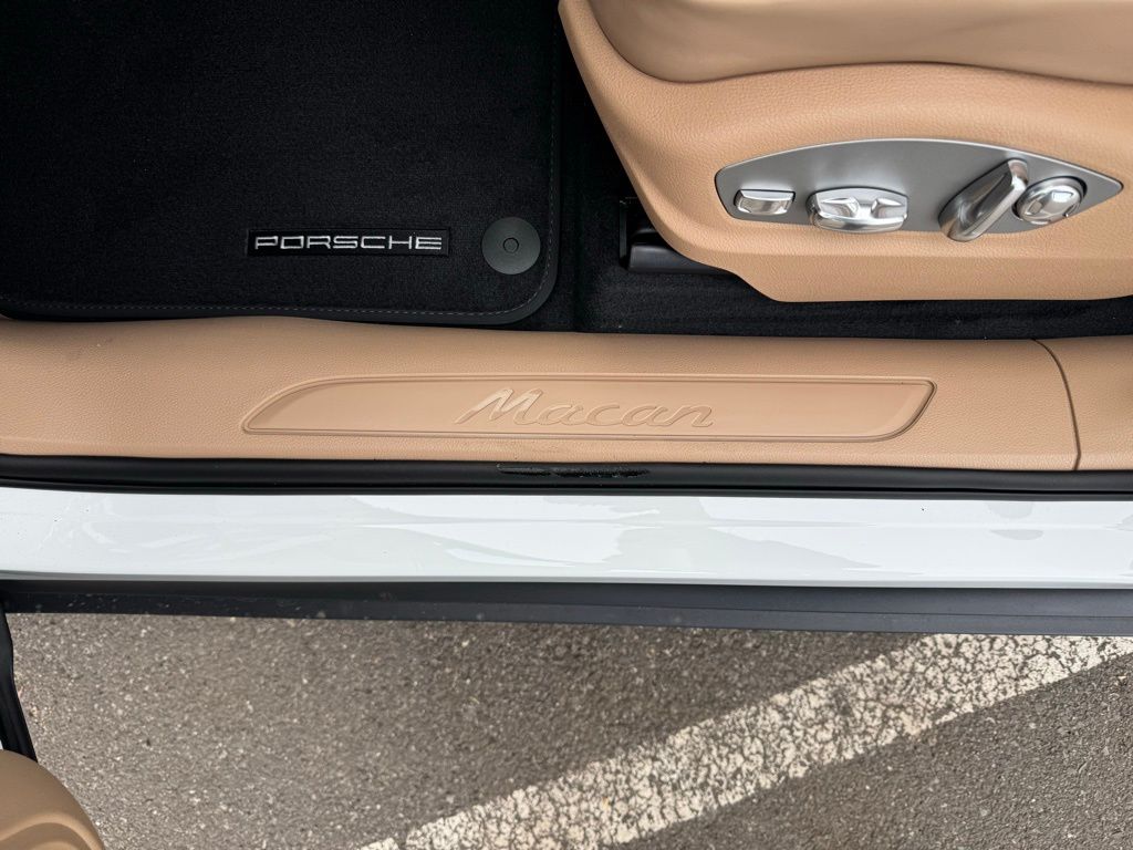 2025 Porsche Macan  28