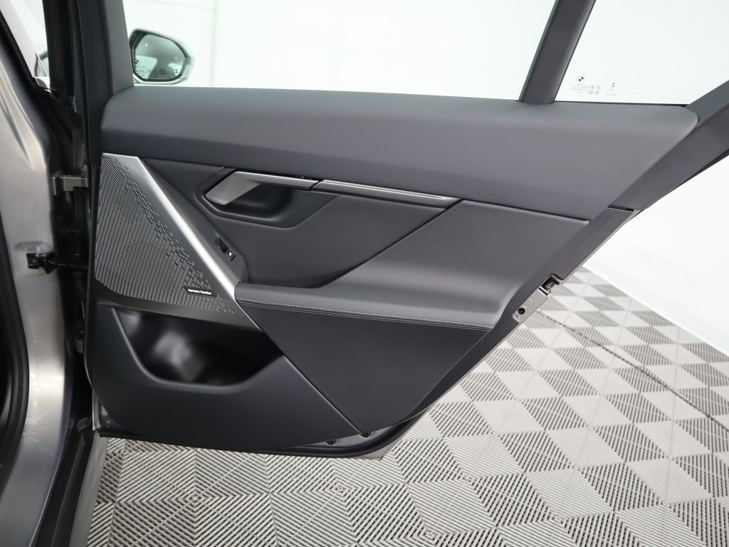 Thumbnail: 2025 BMW 5 Series - 28