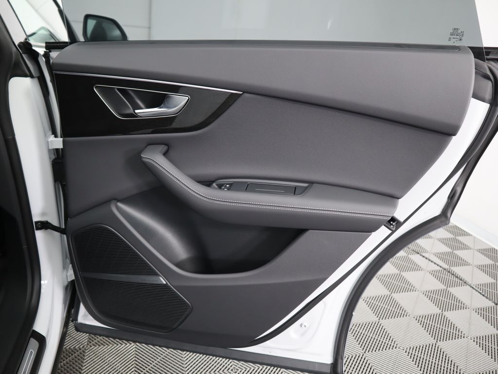 Thumbnail: 2025 Audi Q8 - 28