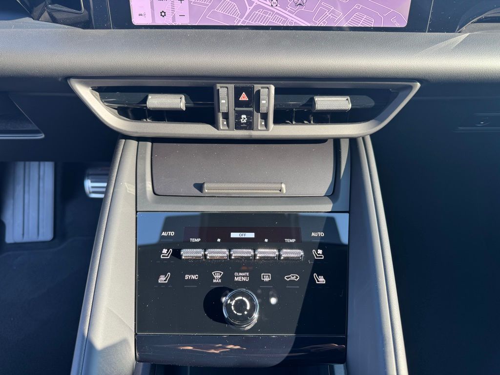 2024 Porsche Macan T 23