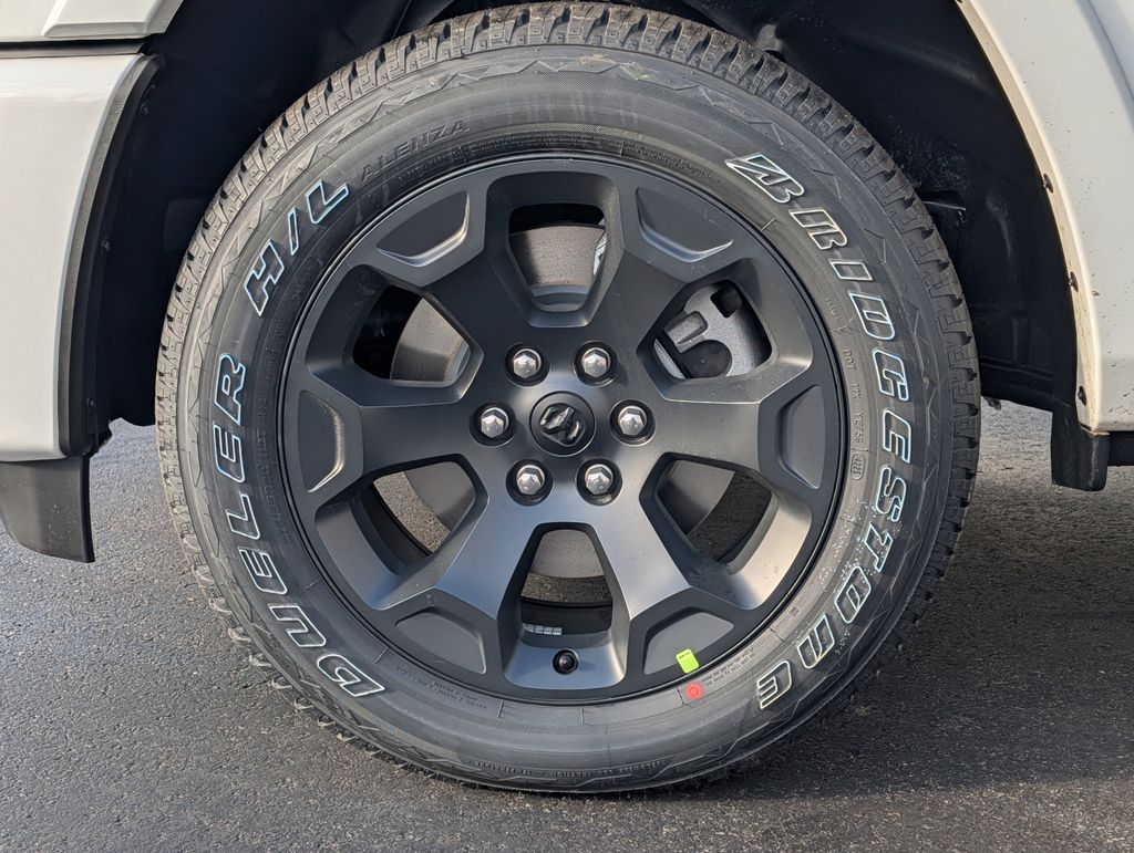 View vehicle photo 4