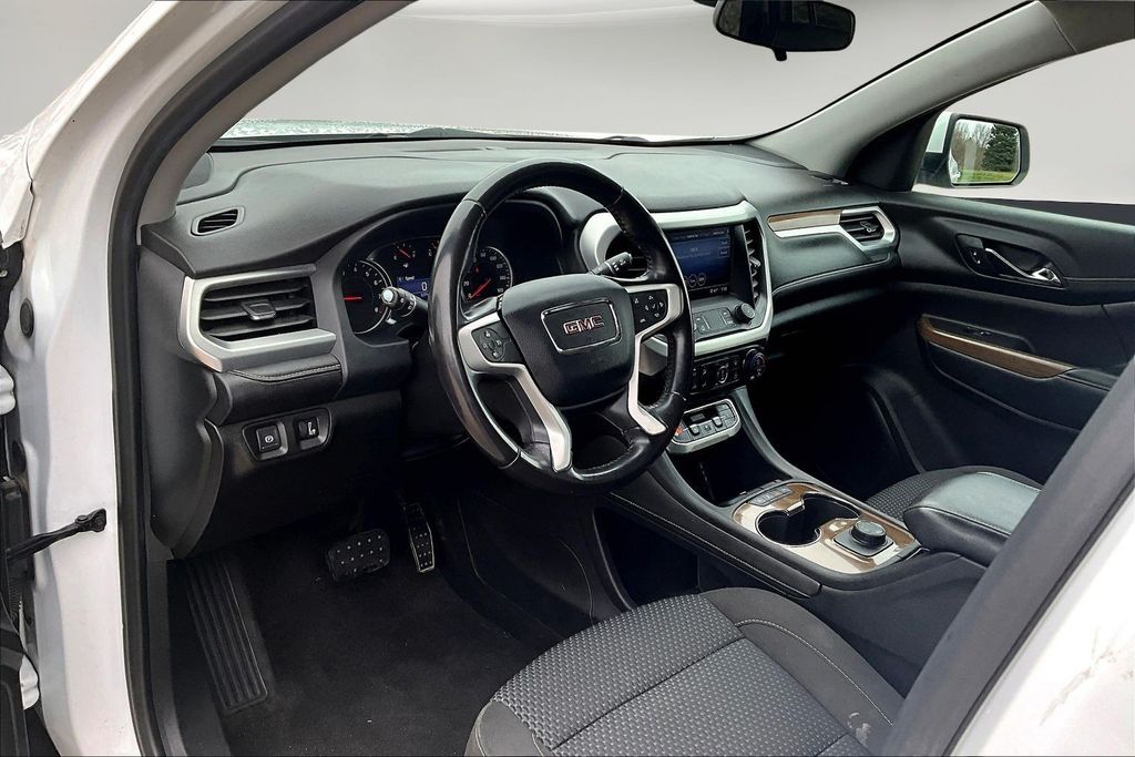 Used 2020 White GMC SLE image 18