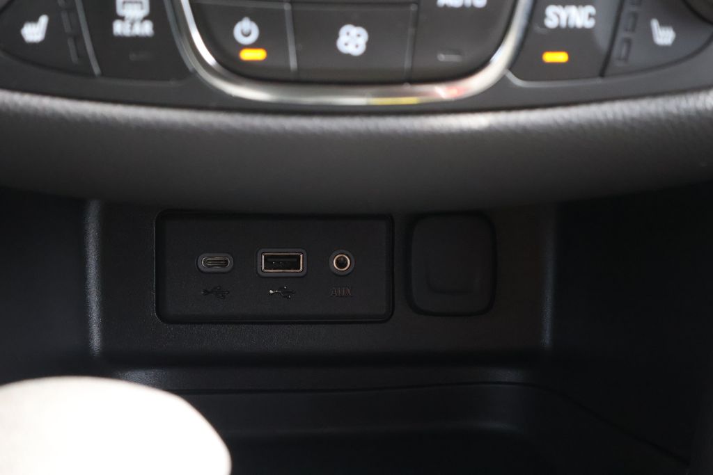 Thumbnail: 2022 Chevrolet Equinox - 24