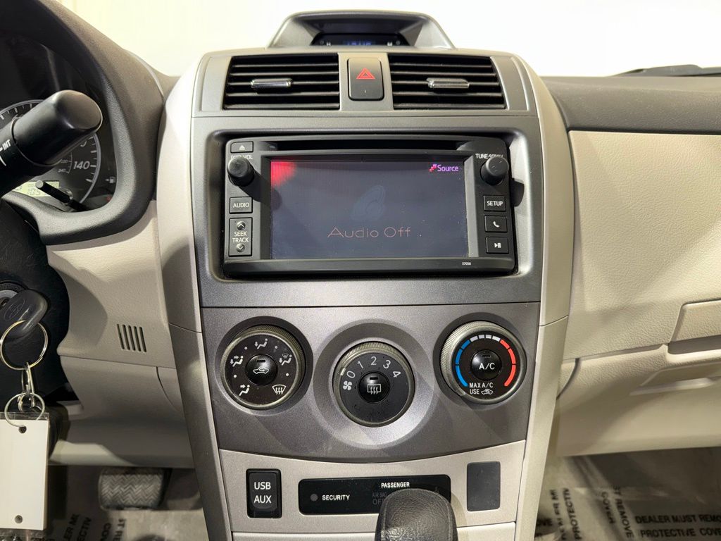 Thumbnail: 2013 Toyota Corolla - 25