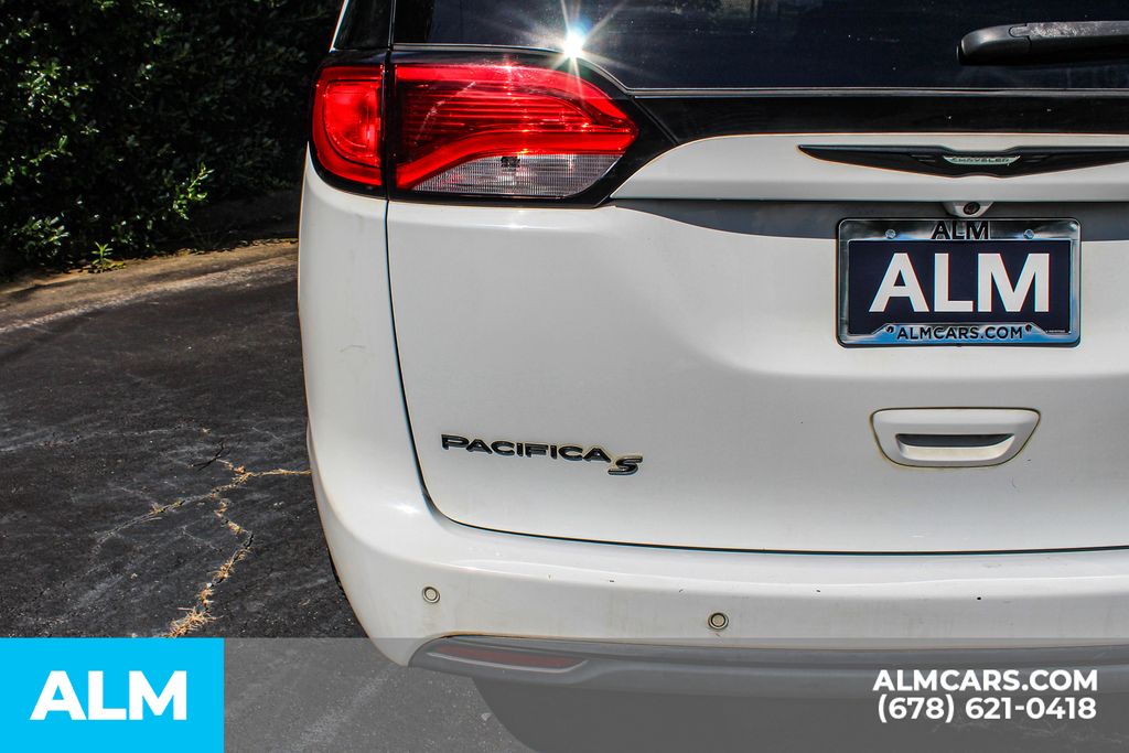 Used 2019 White Chrysler Touring Plus image 12