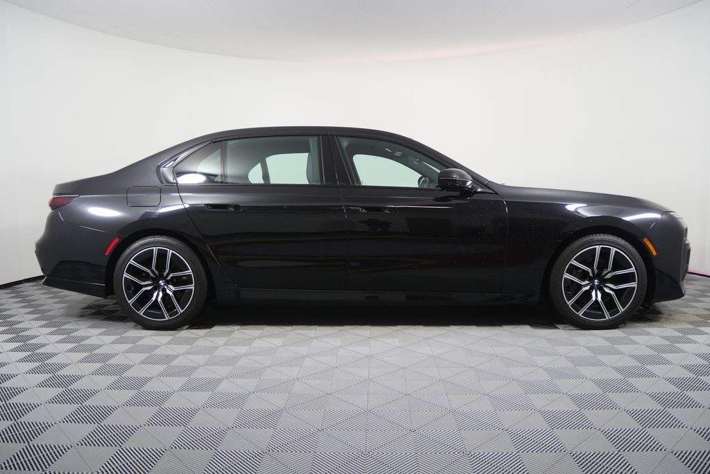 Thumbnail: 2024 BMW 7 Series - 2