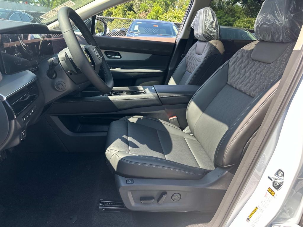 2025 Nissan Murano Platinum - Photo 11