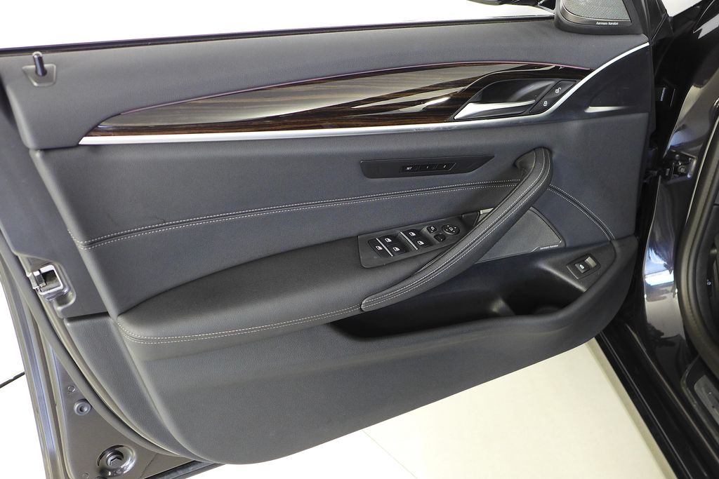 Thumbnail: 2023 BMW 5 Series - 11