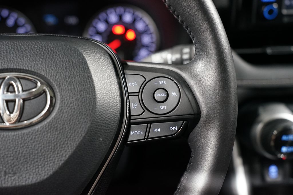 Thumbnail: 2021 Toyota RAV4 - 13