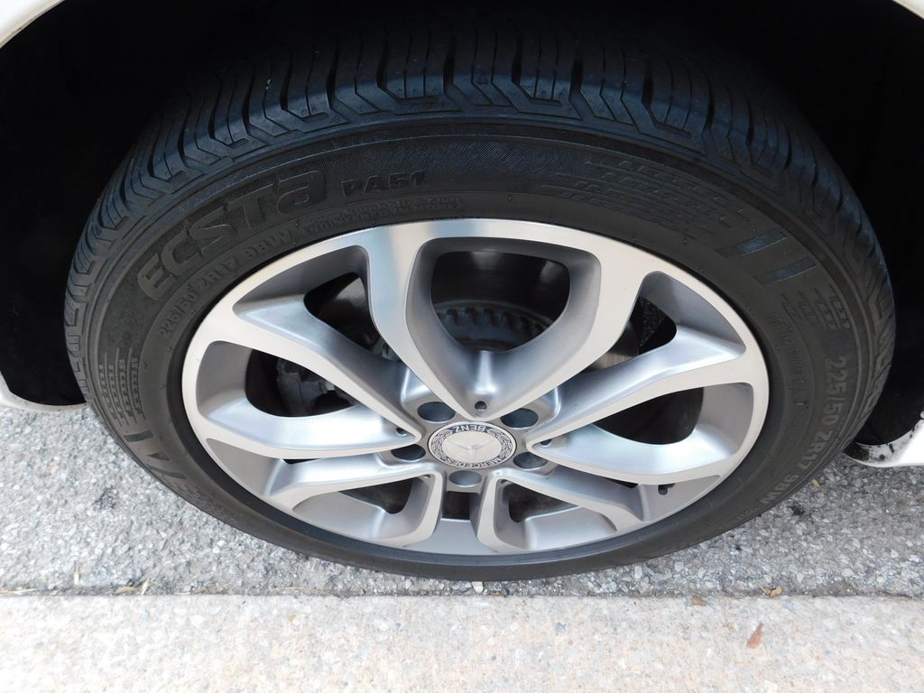 Thumbnail: 2015 Mercedes-Benz C-Class - 7