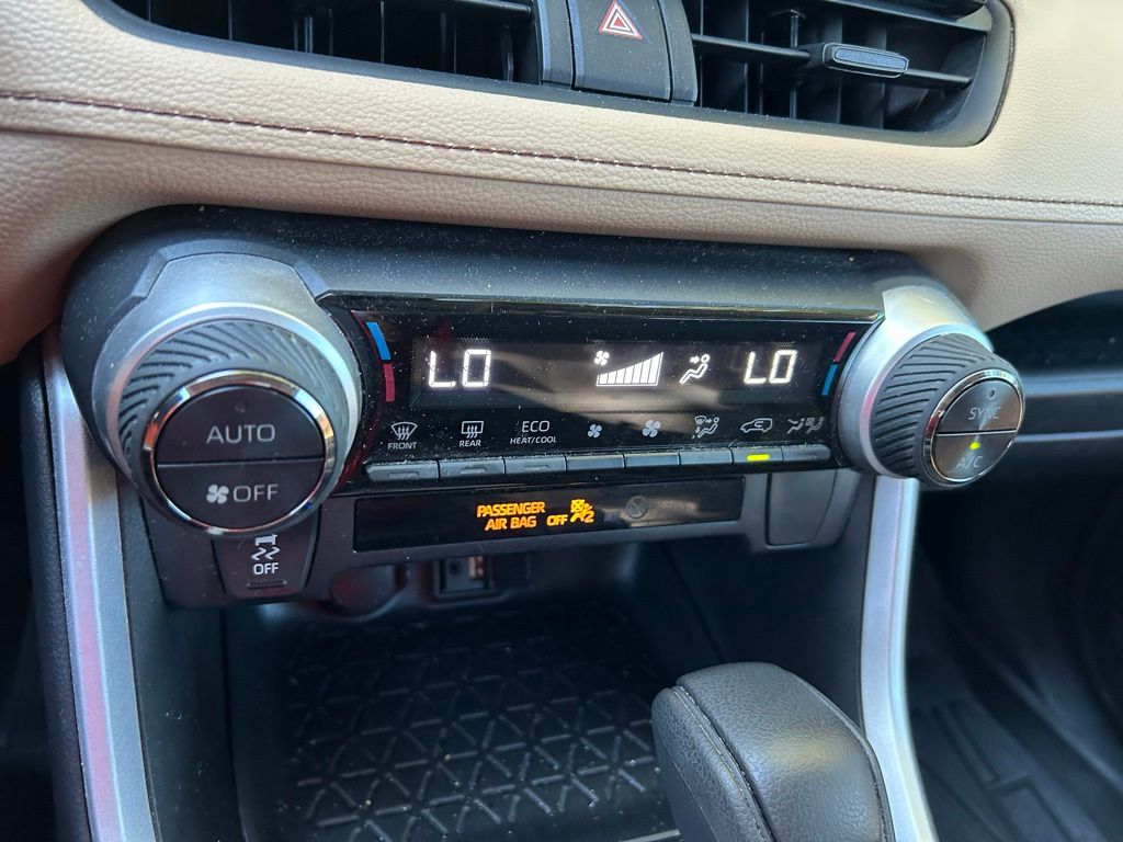 Thumbnail: 2019 Toyota RAV4 - 25