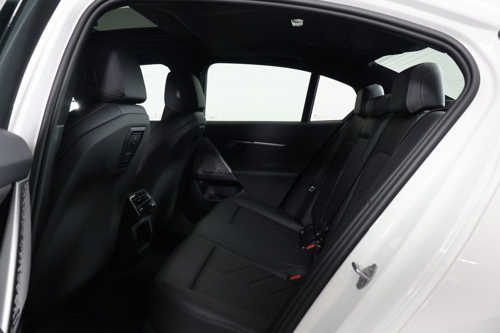 Thumbnail: 2026 BMW i5 - 6