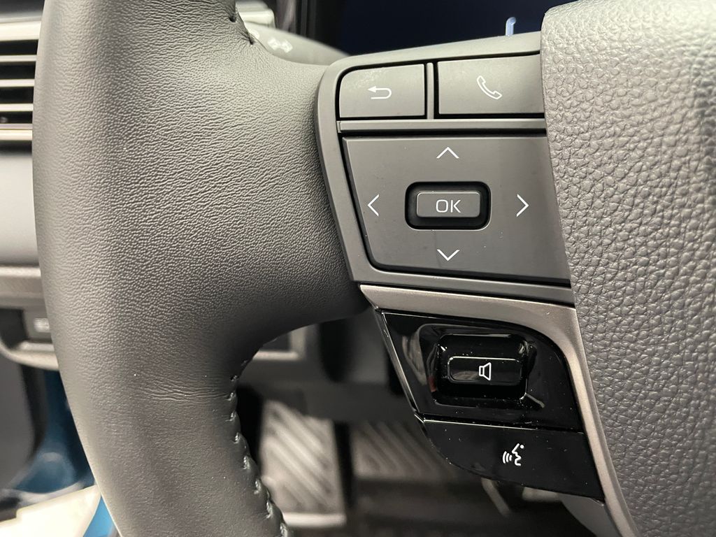 Thumbnail: 2025 Toyota Camry - 22