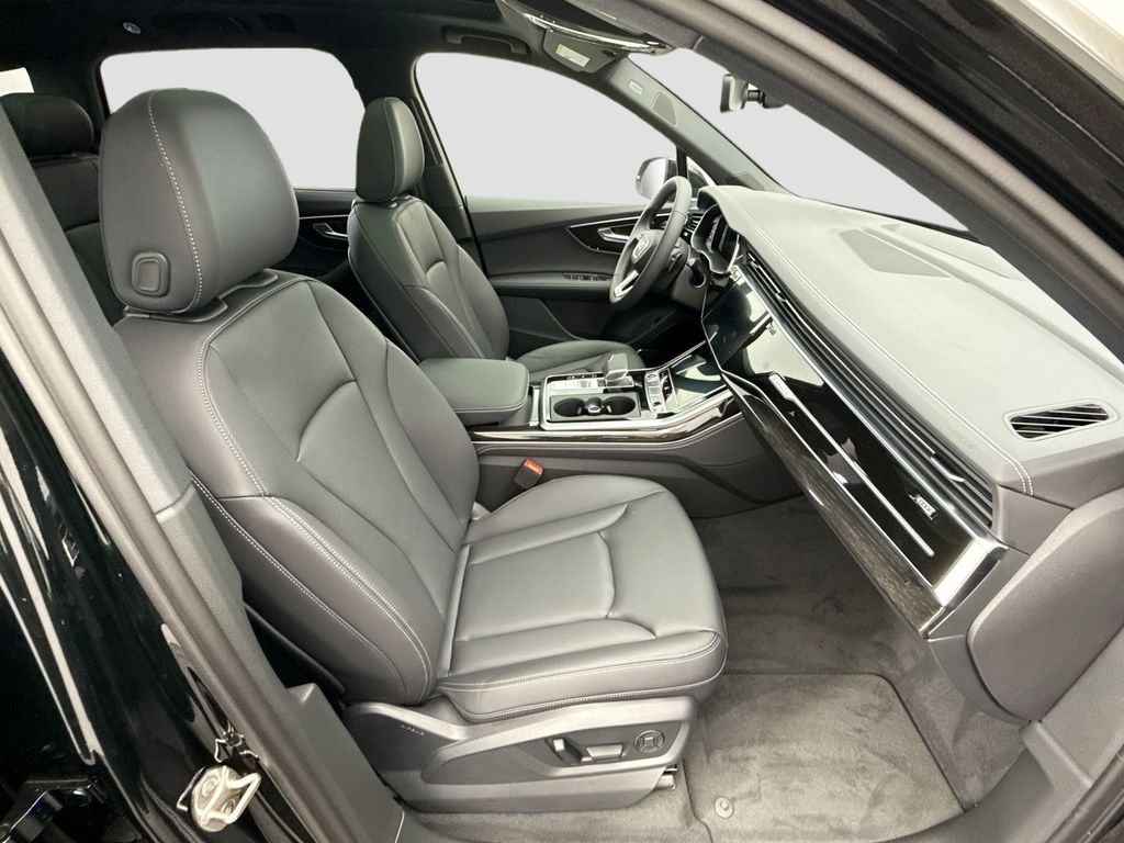 Thumbnail: 2026 Audi Q7 - 20