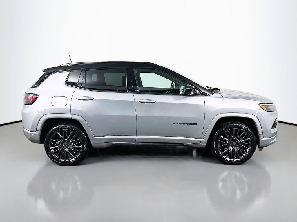 Used 2023 Silver Jeep Limited image 4