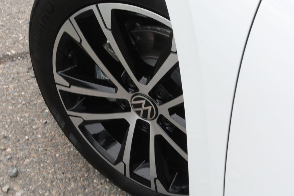 New 2026  Volkswagen 1.5T Sport image 11