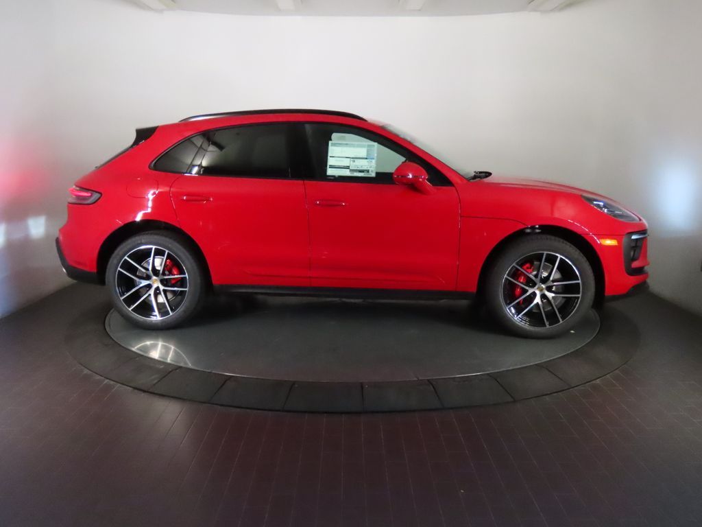 Thumbnail: 2026 Porsche Macan - 8