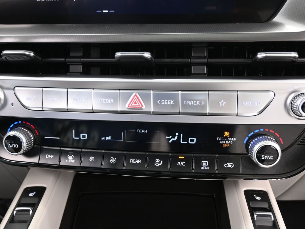 Used 2024 Glacial White Pearl Kia S image 22