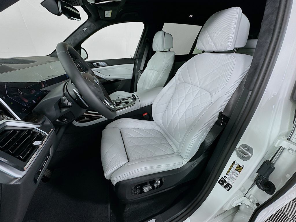 Thumbnail: 2026 BMW X7 - 16