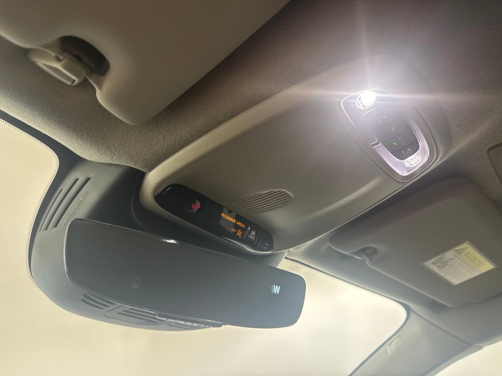Used 2020 Silver Volvo Momentum image 15