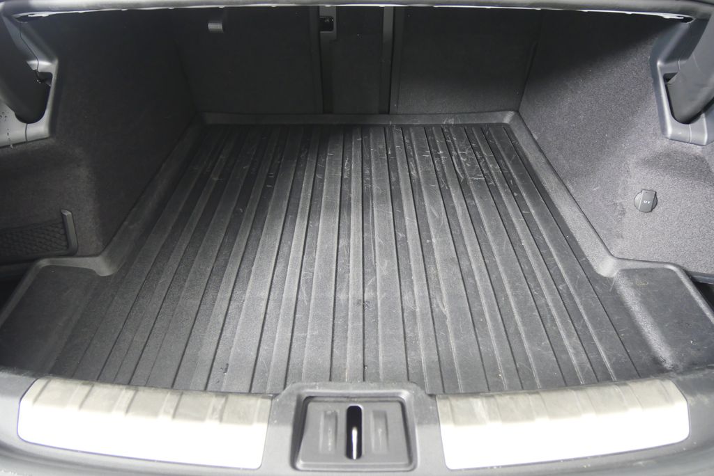 Thumbnail: 2021 Porsche Taycan - 20