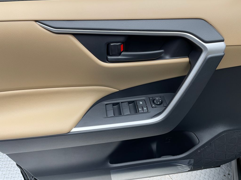 Thumbnail: 2025 Toyota RAV4 - 9