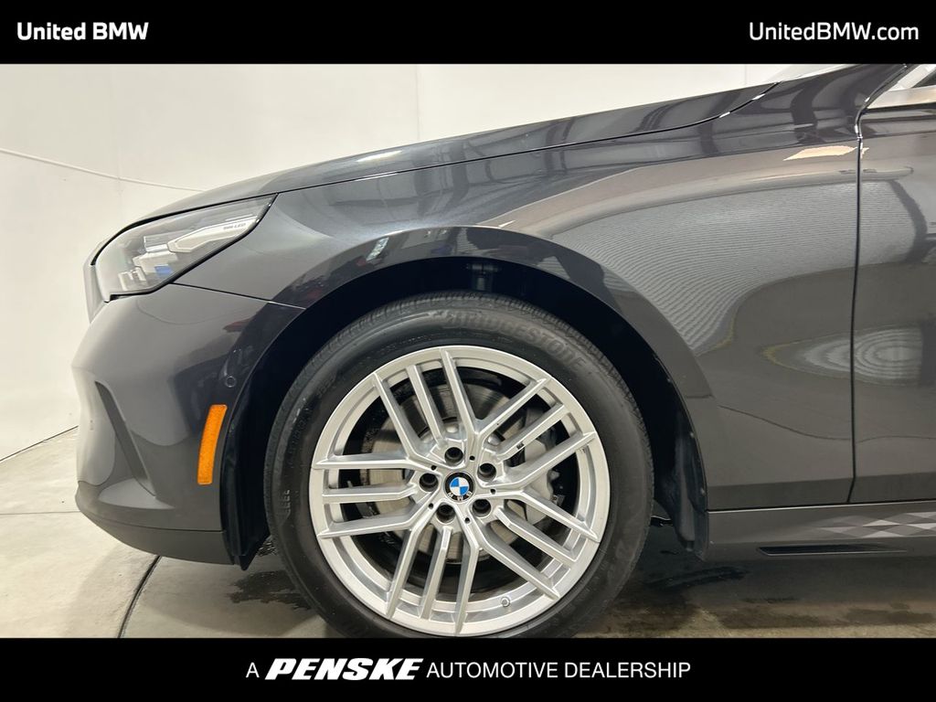 Thumbnail: 2025 BMW 5 Series - 10