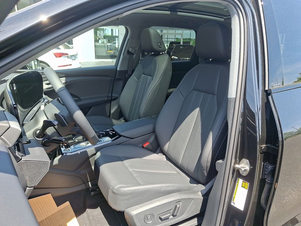 2025 Audi e-tron Premium 10