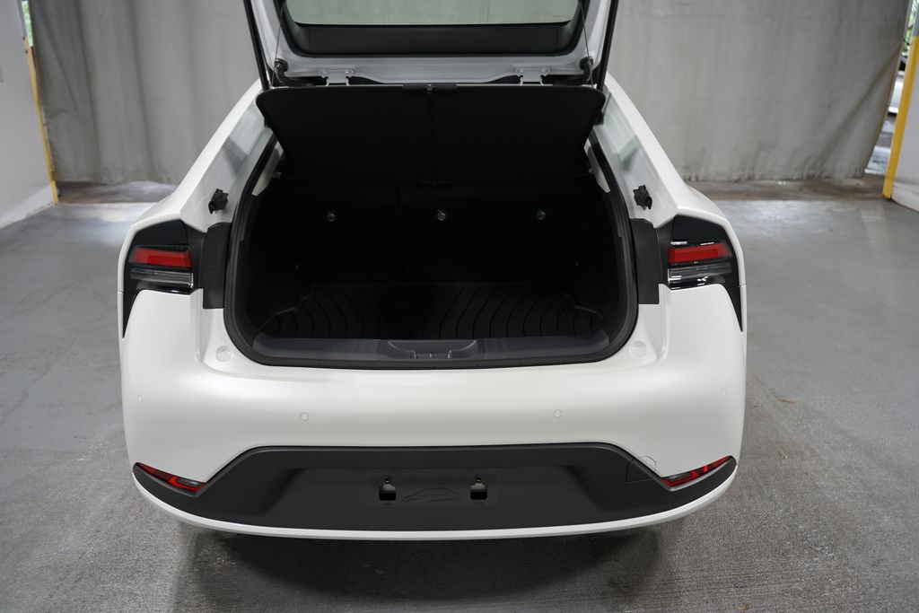 2025 Toyota Prius LE 32