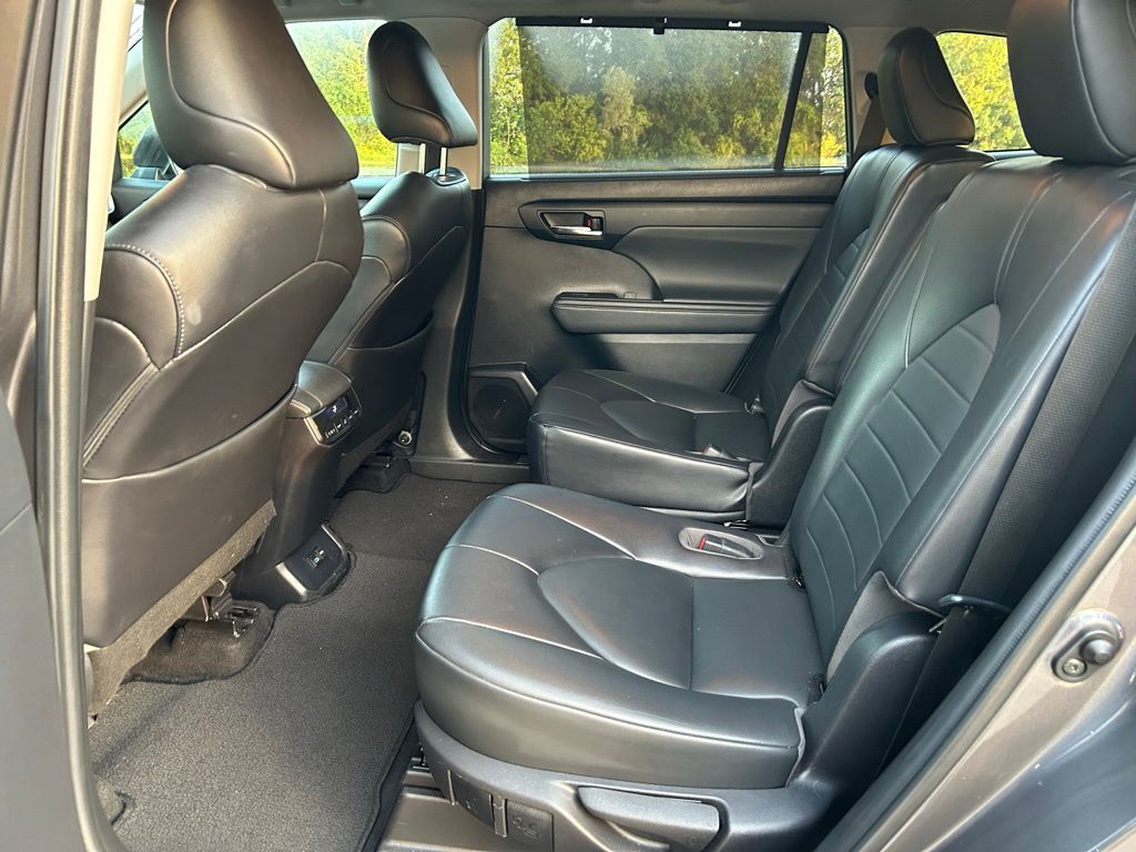 2022 Toyota Highlander XLE 14