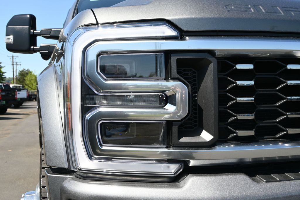 2025 Ford F-450 Super Duty Platinum