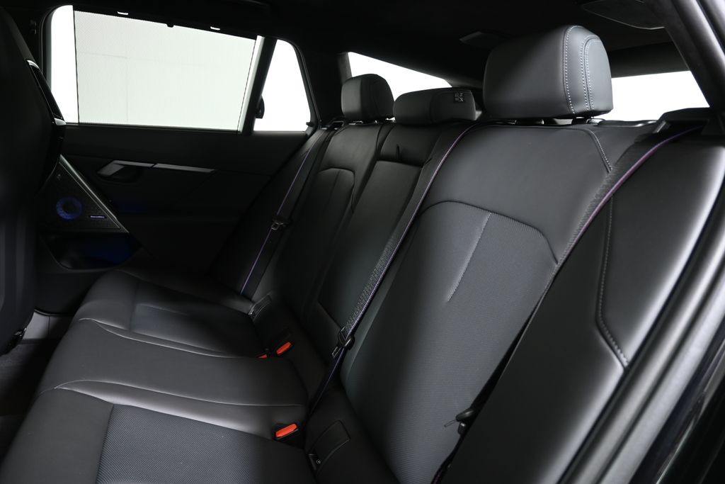 Thumbnail: 2026 BMW M5 - 4