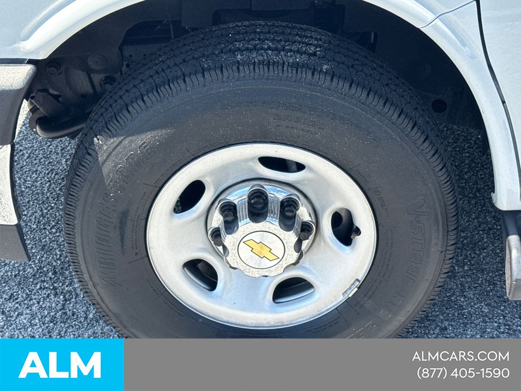 Used 2025 White Chevrolet LT image 15