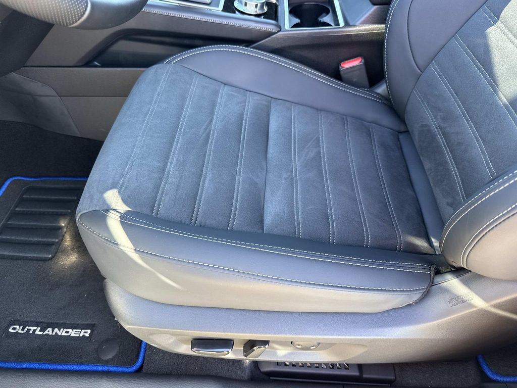 2025 Mitsubishi Outlander Plug-in Hybrid SE - Photo 24