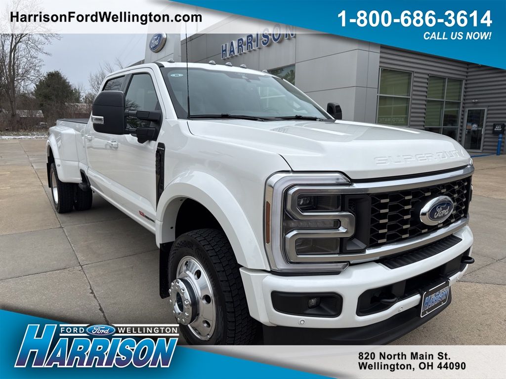 Star White Metallic Tri-Coat 2025 Ford F-450 Super Duty Platinum Crew Cab LB DRW 4WD Pickup Truck Four-Wheel Drive Automatic