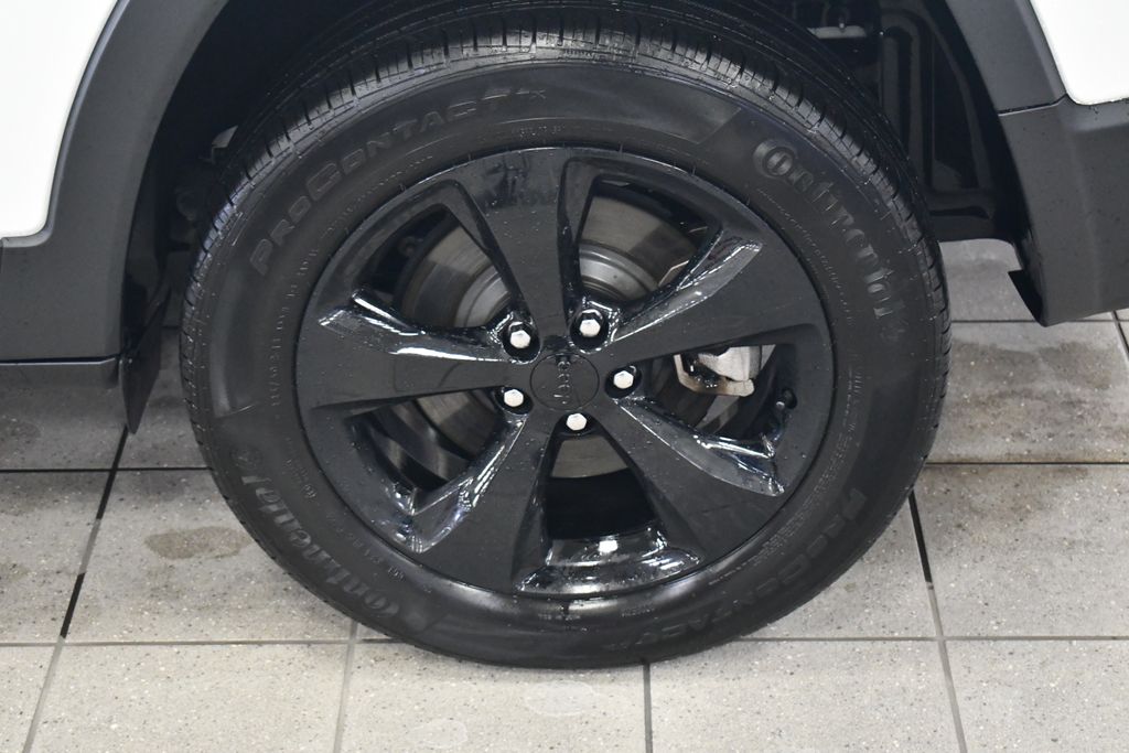 Thumbnail: 2023 Jeep Cherokee - 12