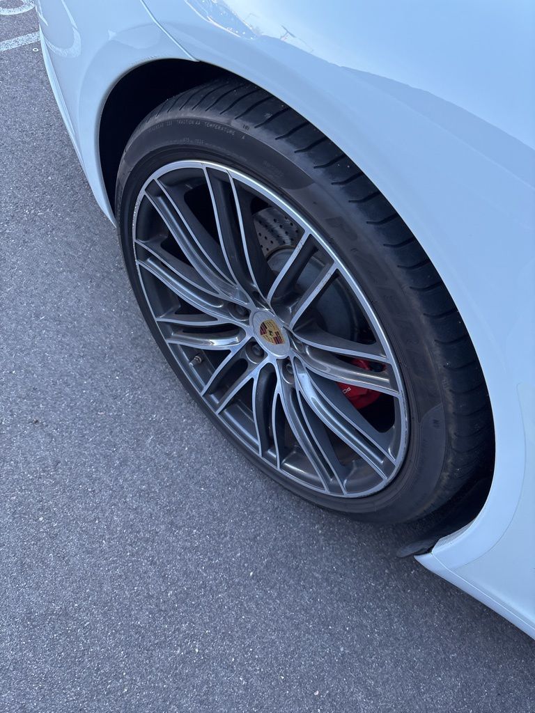 Thumbnail: 2017 Porsche 911 - 4