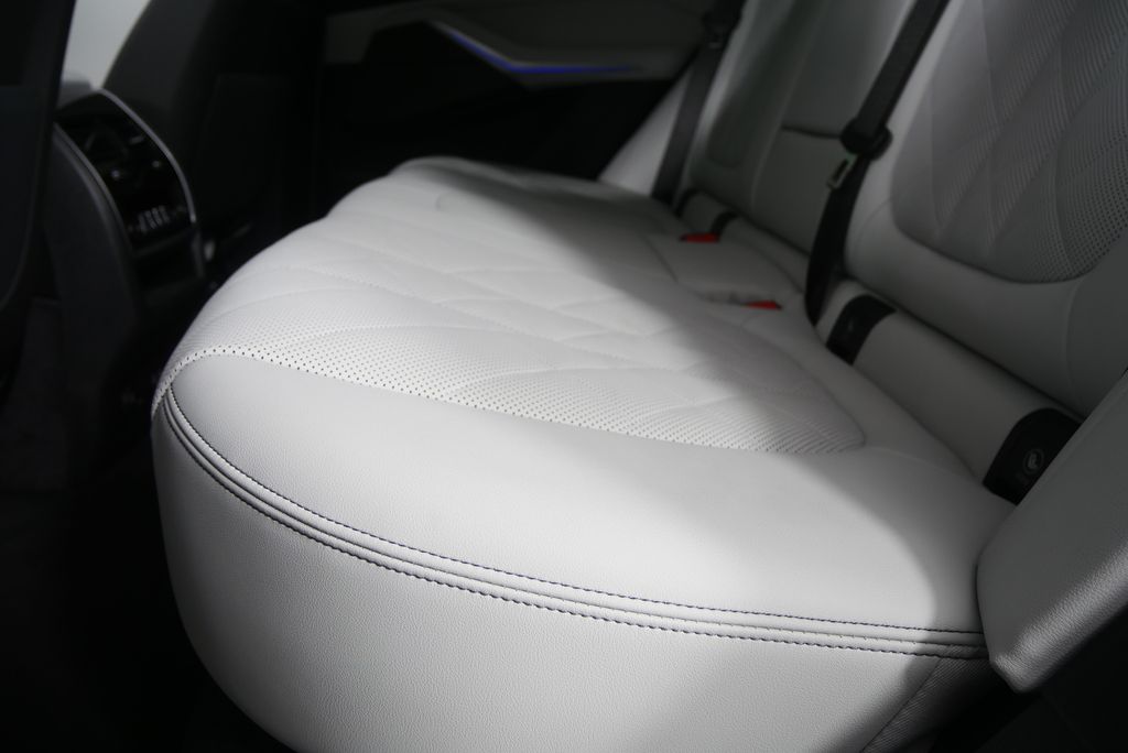 Thumbnail: 2026 BMW X5 - 14